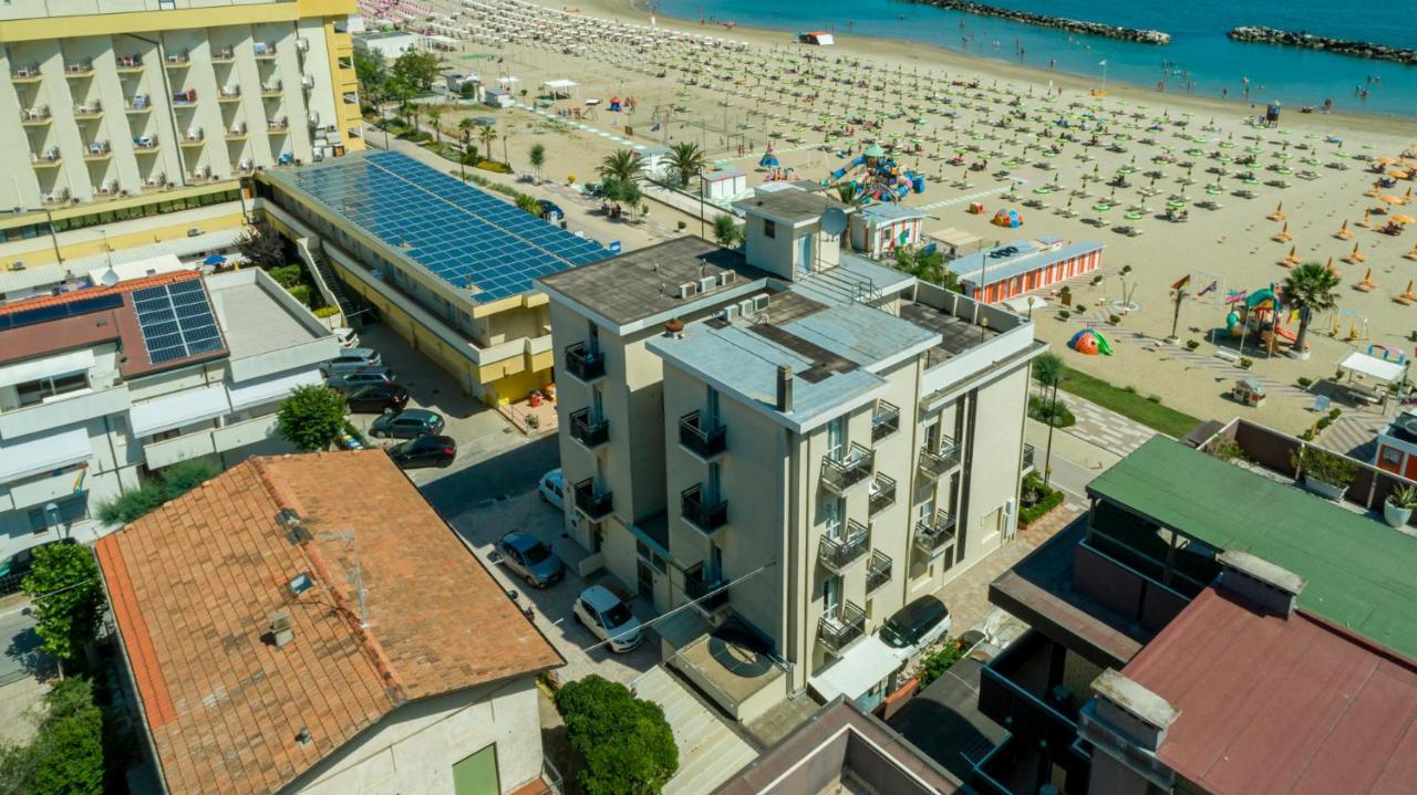 Hotel Milanese Rimini Exteriör bild