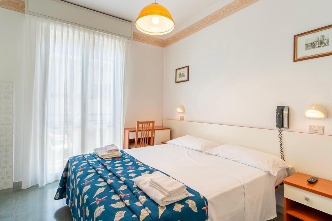 Hotel Milanese Rimini Exteriör bild