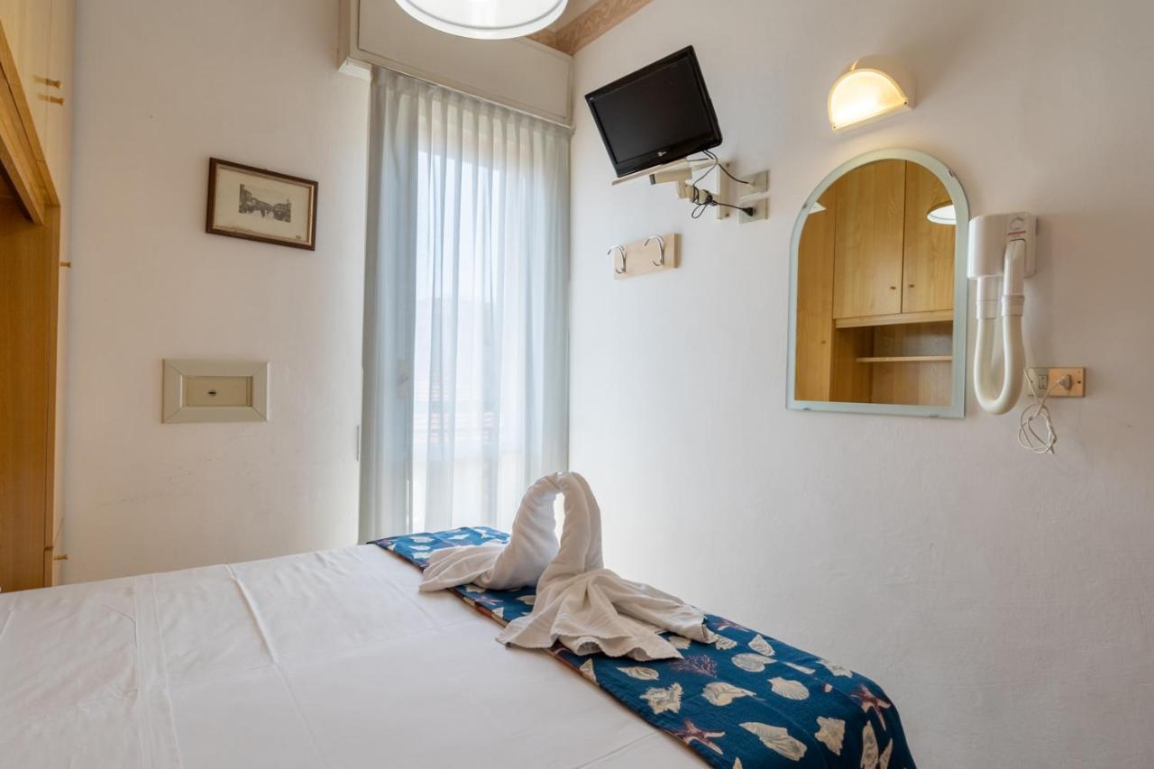 Hotel Milanese Rimini Exteriör bild